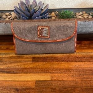 Dooney & Bourke wallet